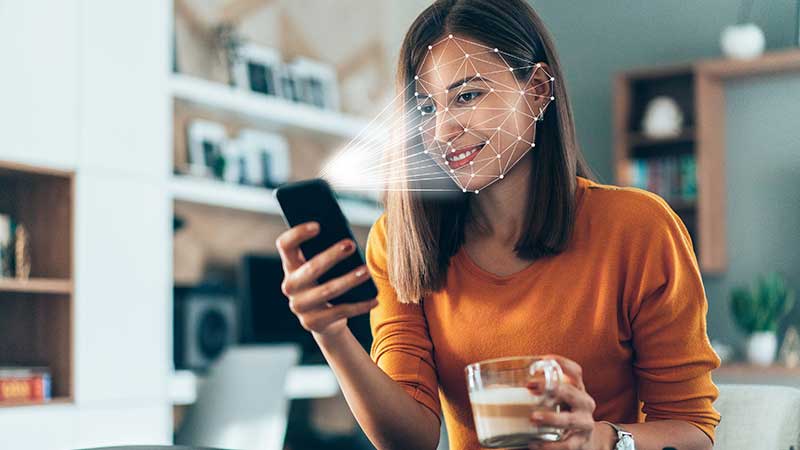 Telemóvel a fazer reconhecimento facial